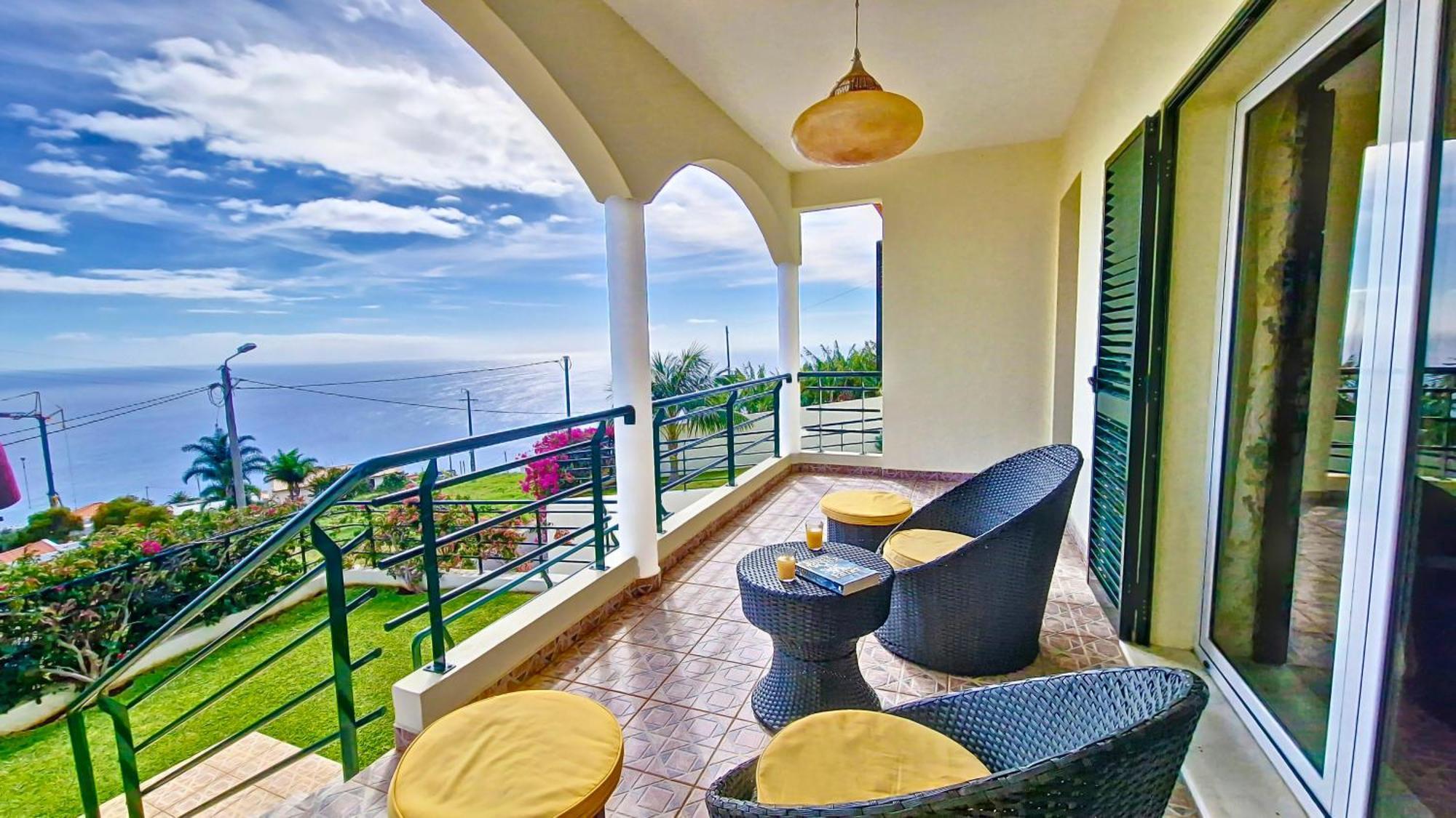 Casa Eleanor By Lovelystay Calheta  Bagian luar foto