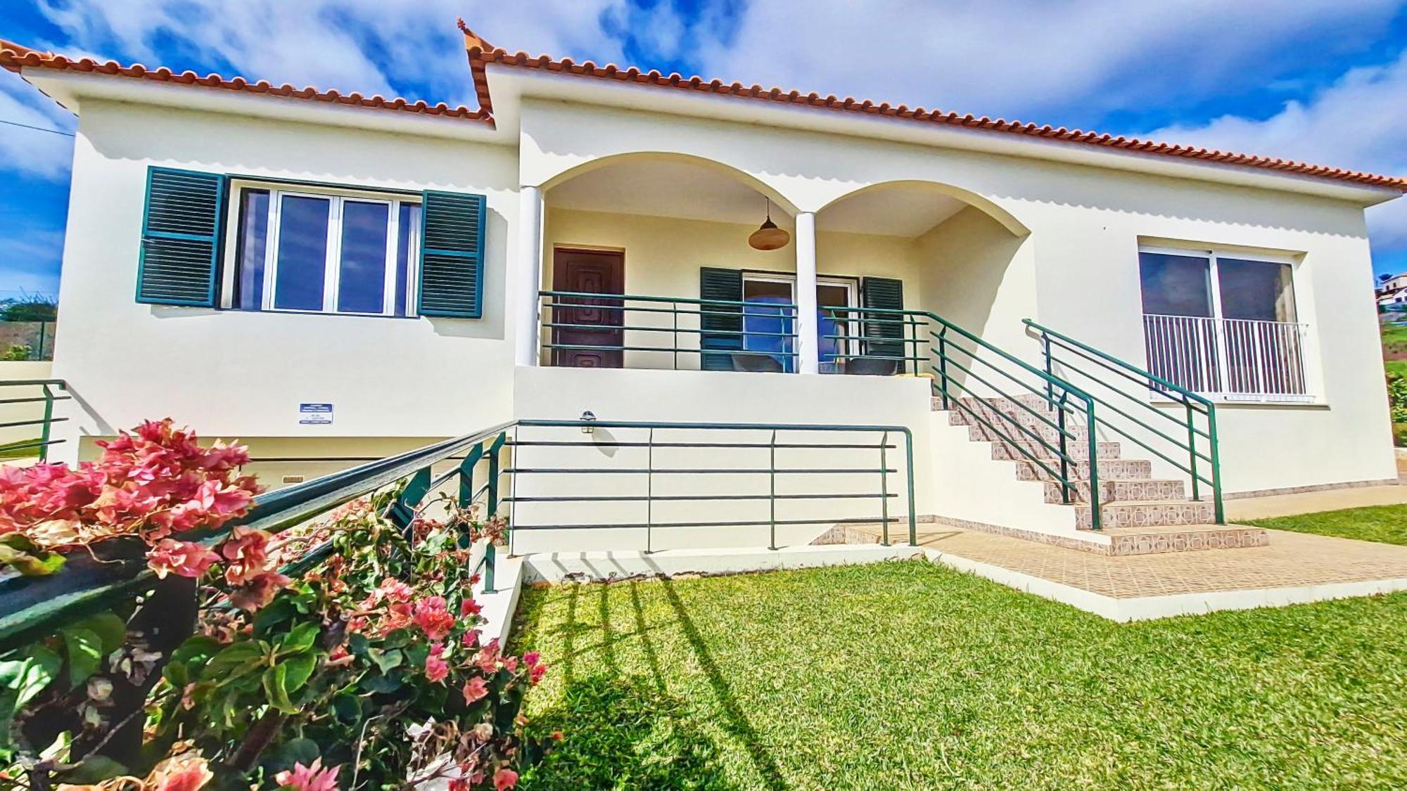 Casa Eleanor By Lovelystay Calheta  Bagian luar foto